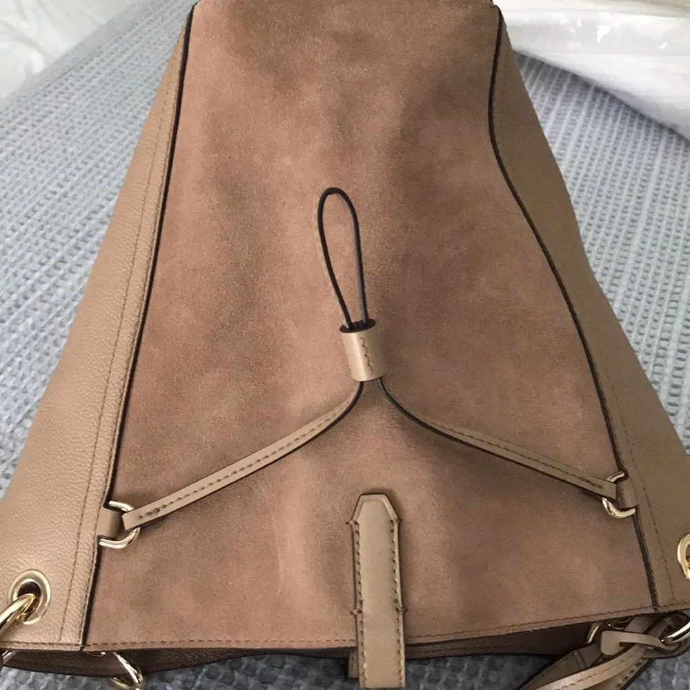 (SOLD). Michael MICHAEL KORS Handbag - Picture 11 of 15